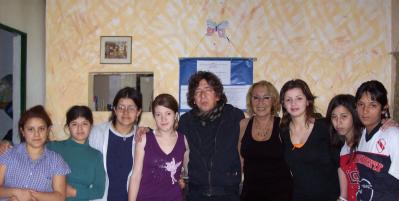 20091029163335-huevo-firmando-autografos-en-el-hogar-metamorfosis-4.jpg